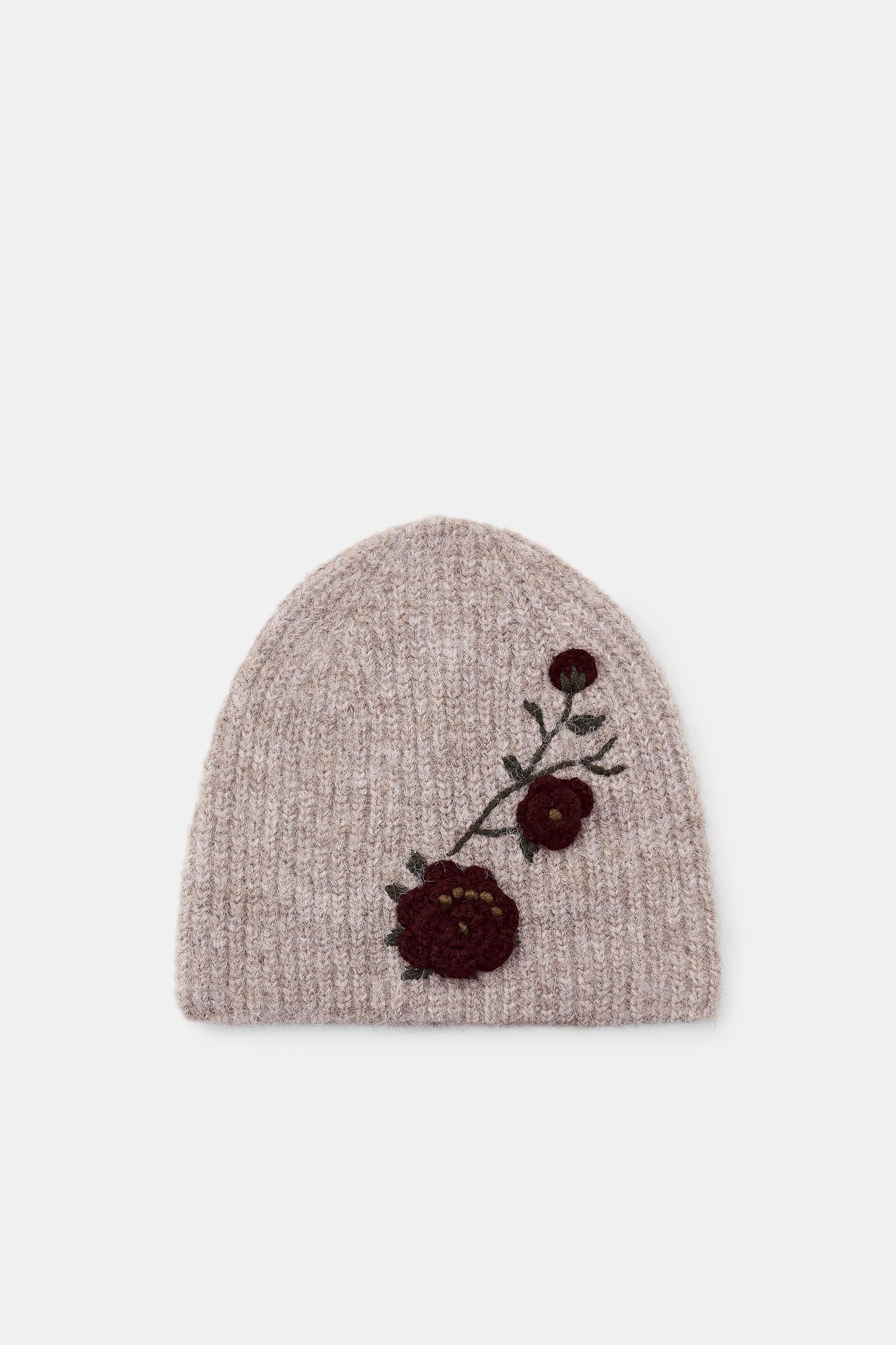 BONNET BEANIE EN MAILLE BRODERIES FLEURS